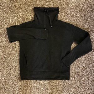 Lululemon black sweatshirt sz 6